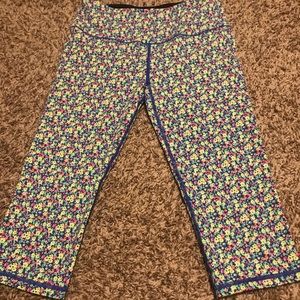Victoria Secret cropped yoga pants